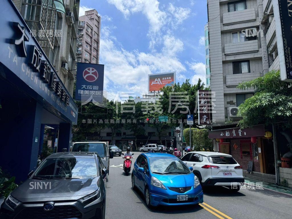 十字路口金店面房屋室內格局與周邊環境