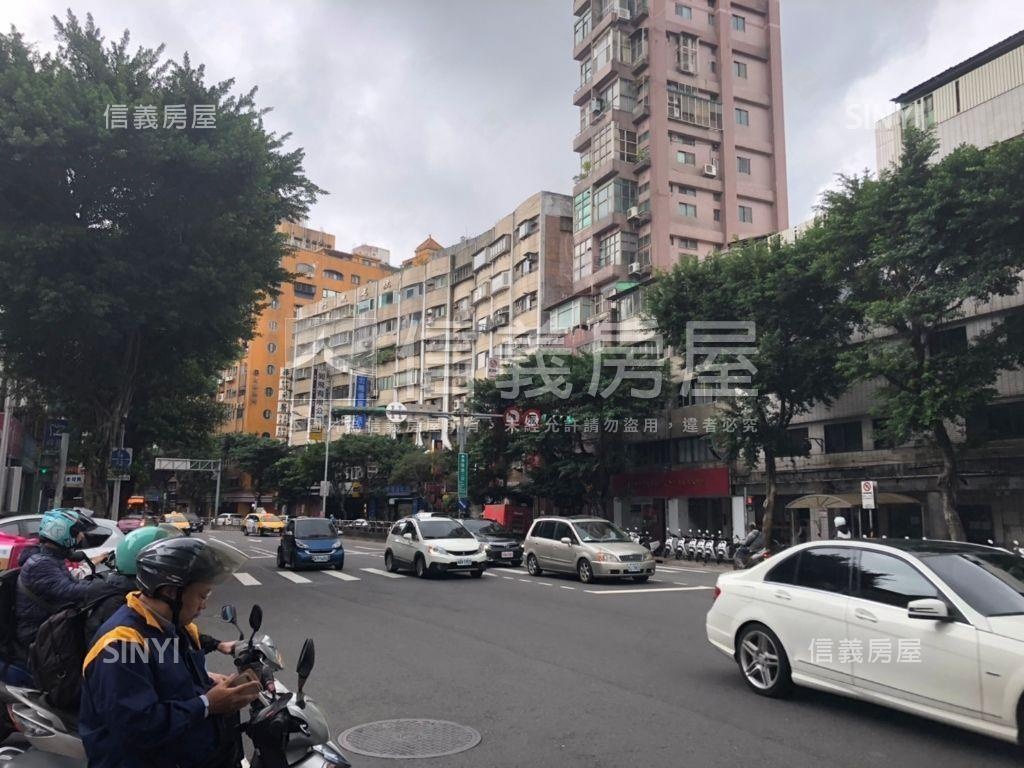 十字路口金店面房屋室內格局與周邊環境