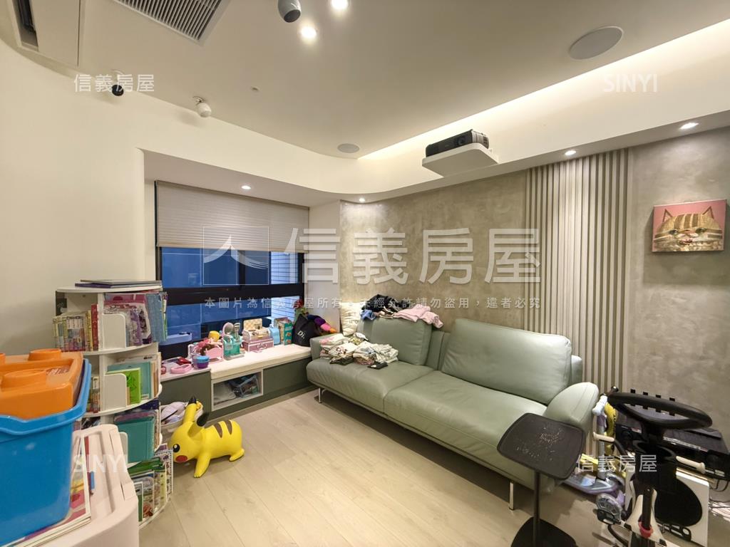 專任帝國邊間質感三房車位房屋室內格局與周邊環境