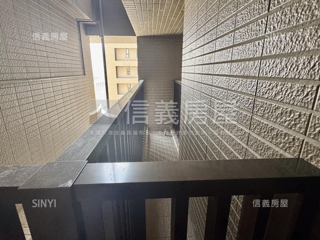 鄉林圓頂稀有高樓２衛車位房屋室內格局與周邊環境