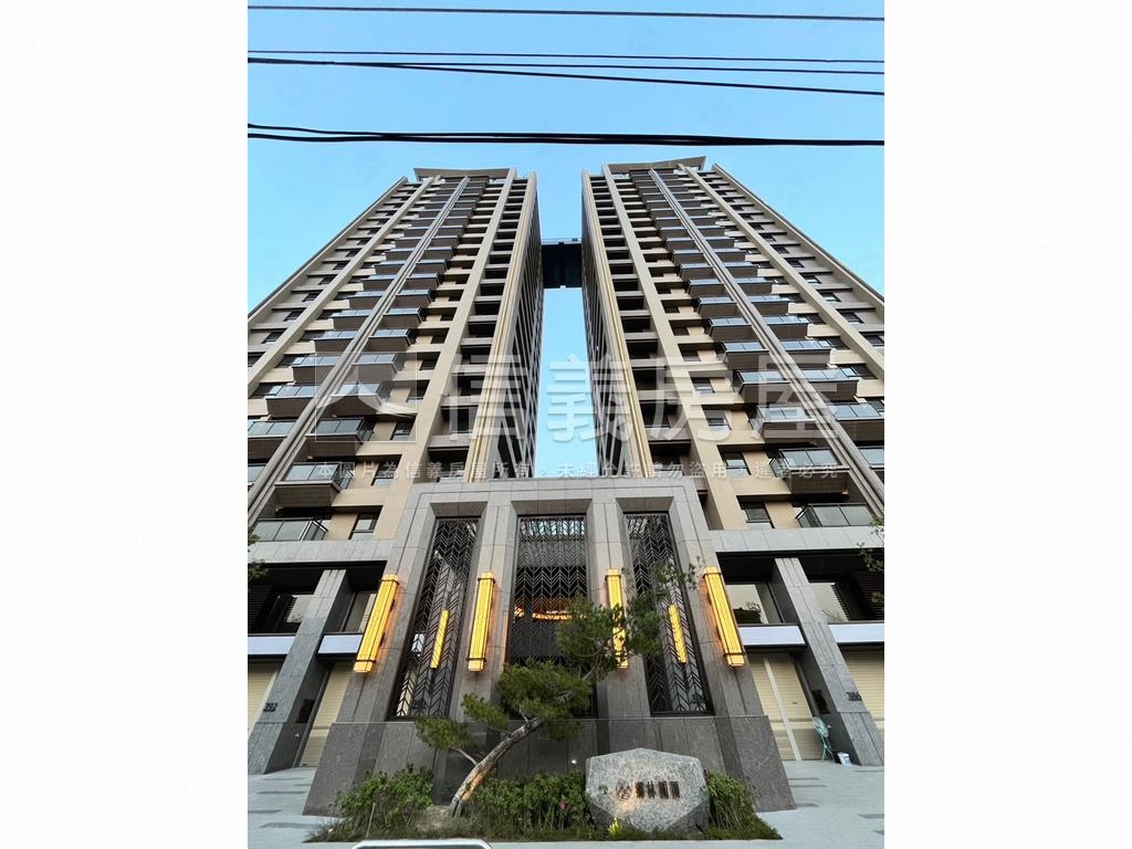 鄉林圓頂稀有高樓２衛車位房屋室內格局與周邊環境