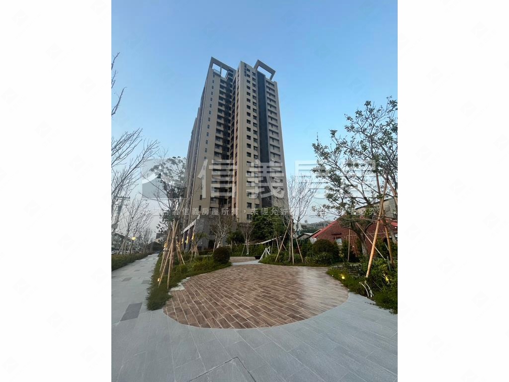 鄉林圓頂稀有高樓２衛車位房屋室內格局與周邊環境