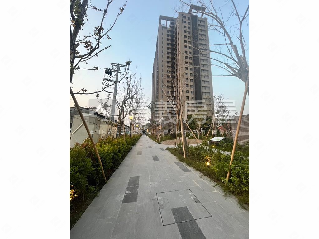 鄉林圓頂稀有高樓２衛車位房屋室內格局與周邊環境