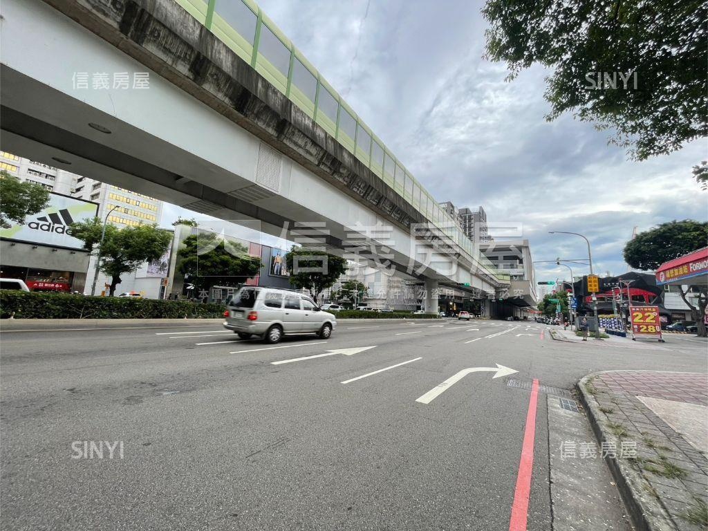 昂峰惟美☆辦公室露臺戶房屋室內格局與周邊環境