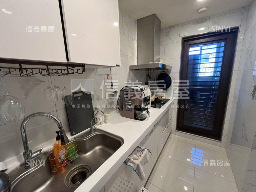 天越三房帶塔式車位房屋室內格局與周邊環境