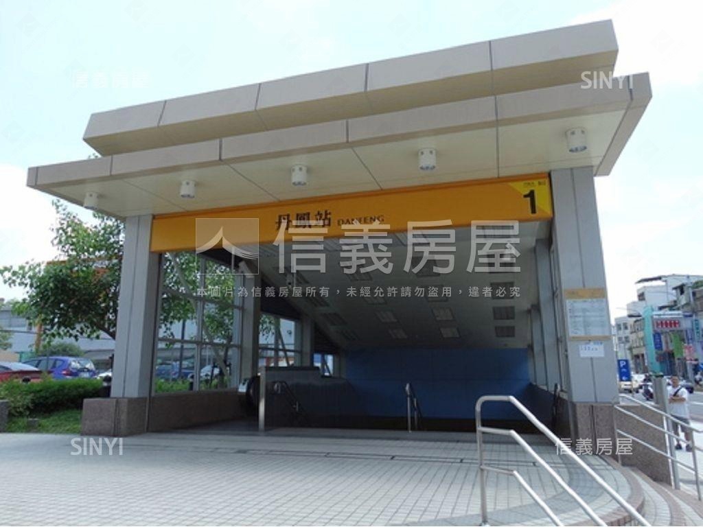 近捷運三房帶塔式車位房屋室內格局與周邊環境