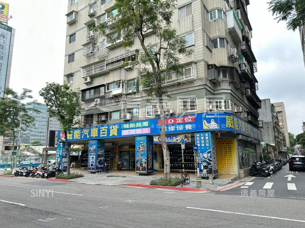 三面臨路★挑高★大面寬店房屋室內格局與周邊環境