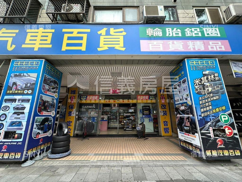 三面臨路★挑高★大面寬店房屋室內格局與周邊環境