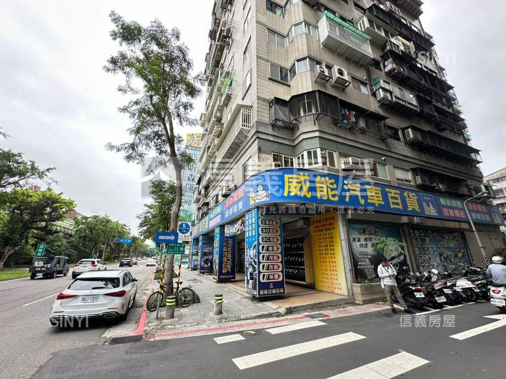 三面臨路★挑高★大面寬店房屋室內格局與周邊環境
