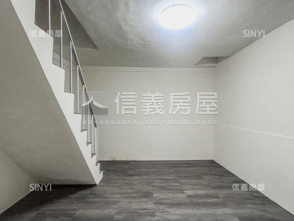 建國正路燙金透店房屋室內格局與周邊環境