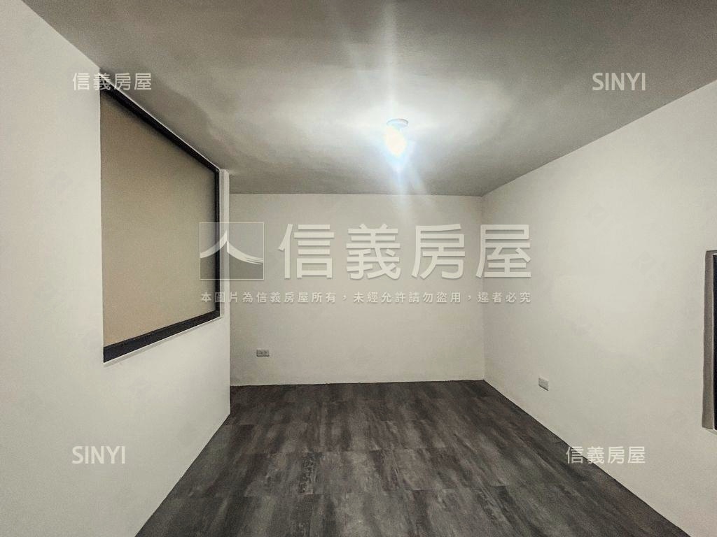 建國正路燙金透店房屋室內格局與周邊環境