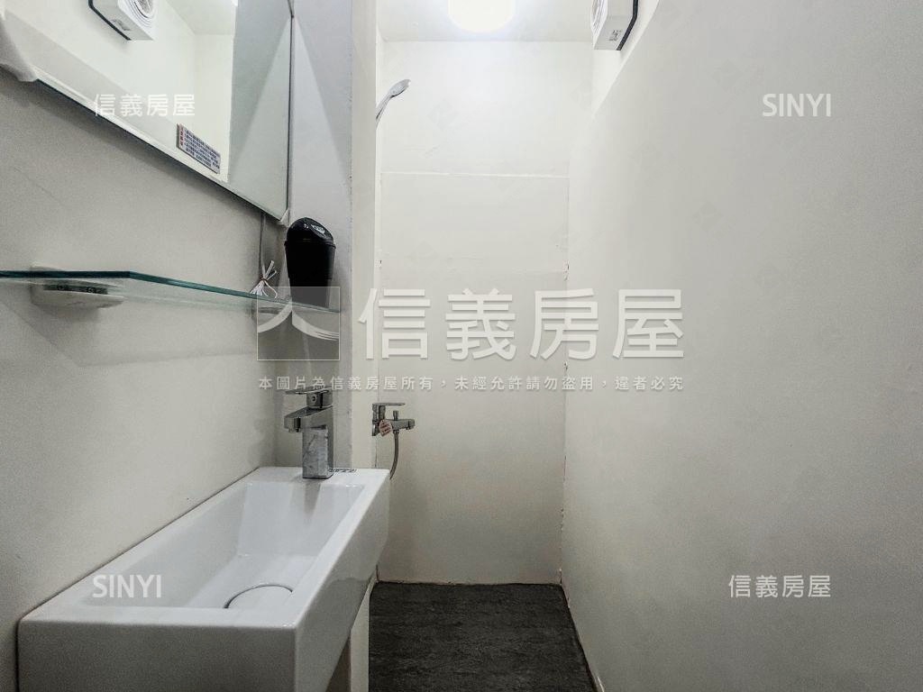 建國正路燙金透店房屋室內格局與周邊環境