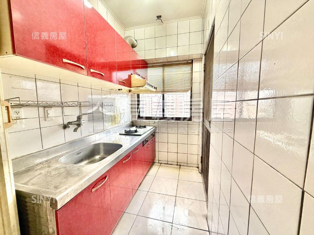 建工商圈邊間三房房屋室內格局與周邊環境