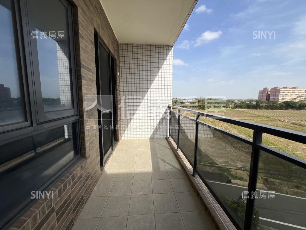 全新擁萃裝潢電梯別墅Ａ房屋室內格局與周邊環境