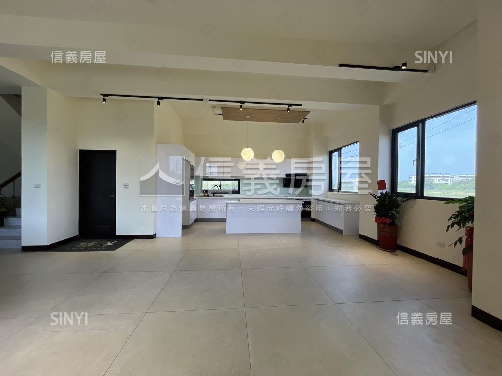 全新擁萃裝潢電梯別墅Ａ房屋室內格局與周邊環境