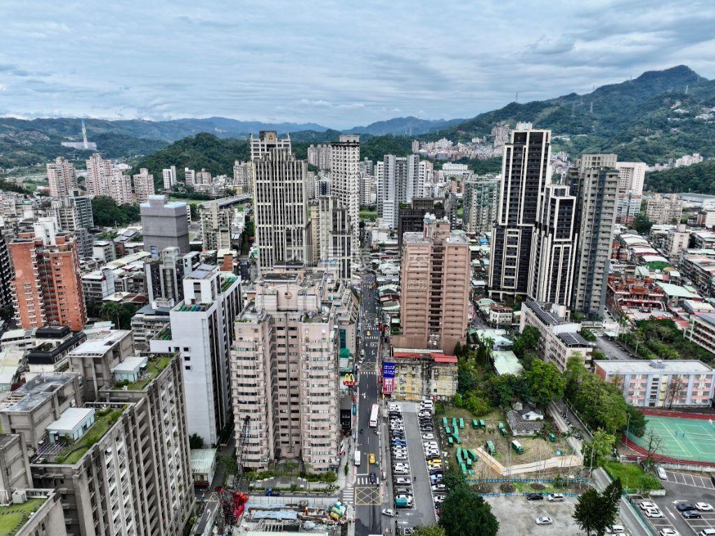 預售）基泰＿象山主人２房房屋室內格局與周邊環境