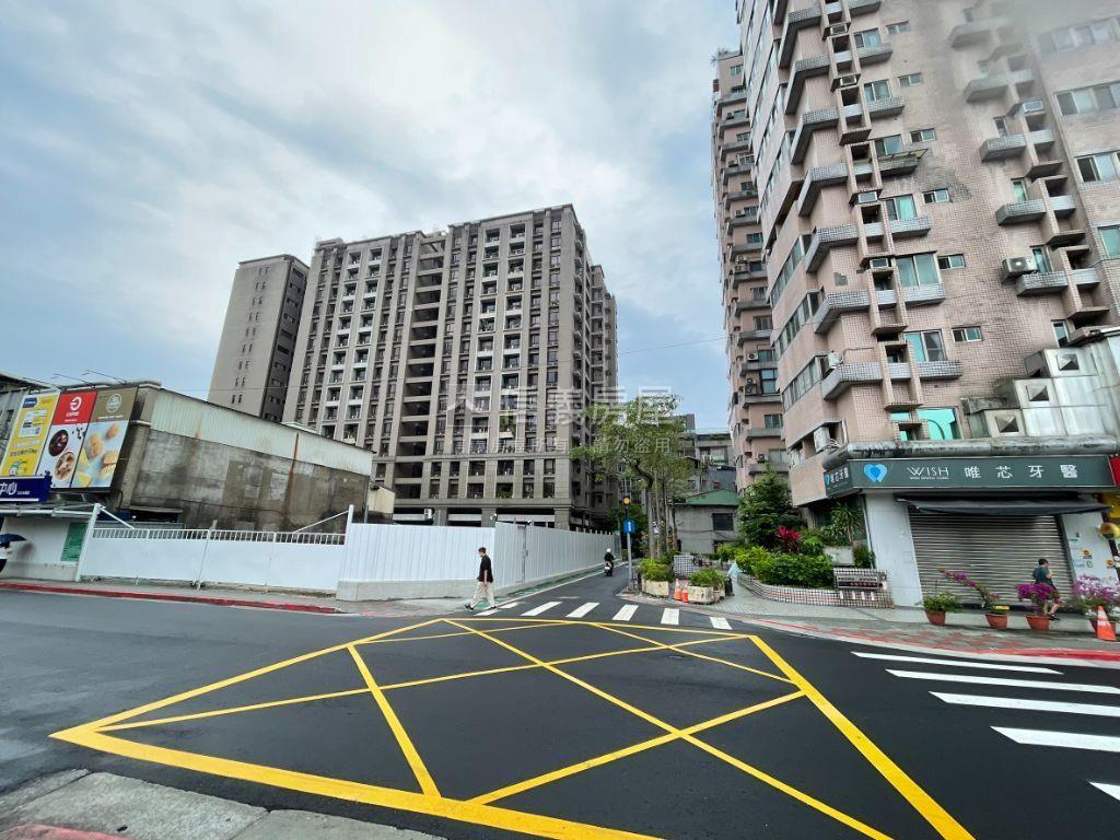 預售）基泰＿象山主人２房房屋室內格局與周邊環境