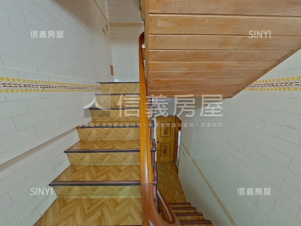 近新光三越台南新天地透天房屋室內格局與周邊環境