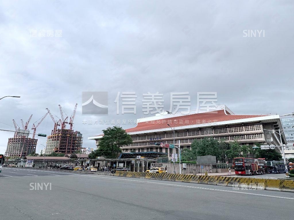 台北車站商四透天金店面房屋室內格局與周邊環境