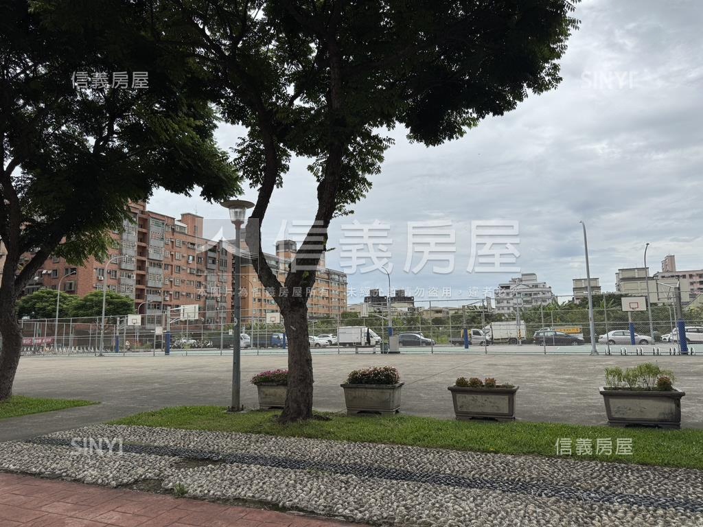 尊貴學府．電梯豪墅房屋室內格局與周邊環境