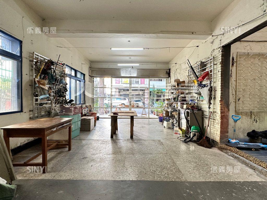 忠孝旁前後出入大面寬店面房屋室內格局與周邊環境