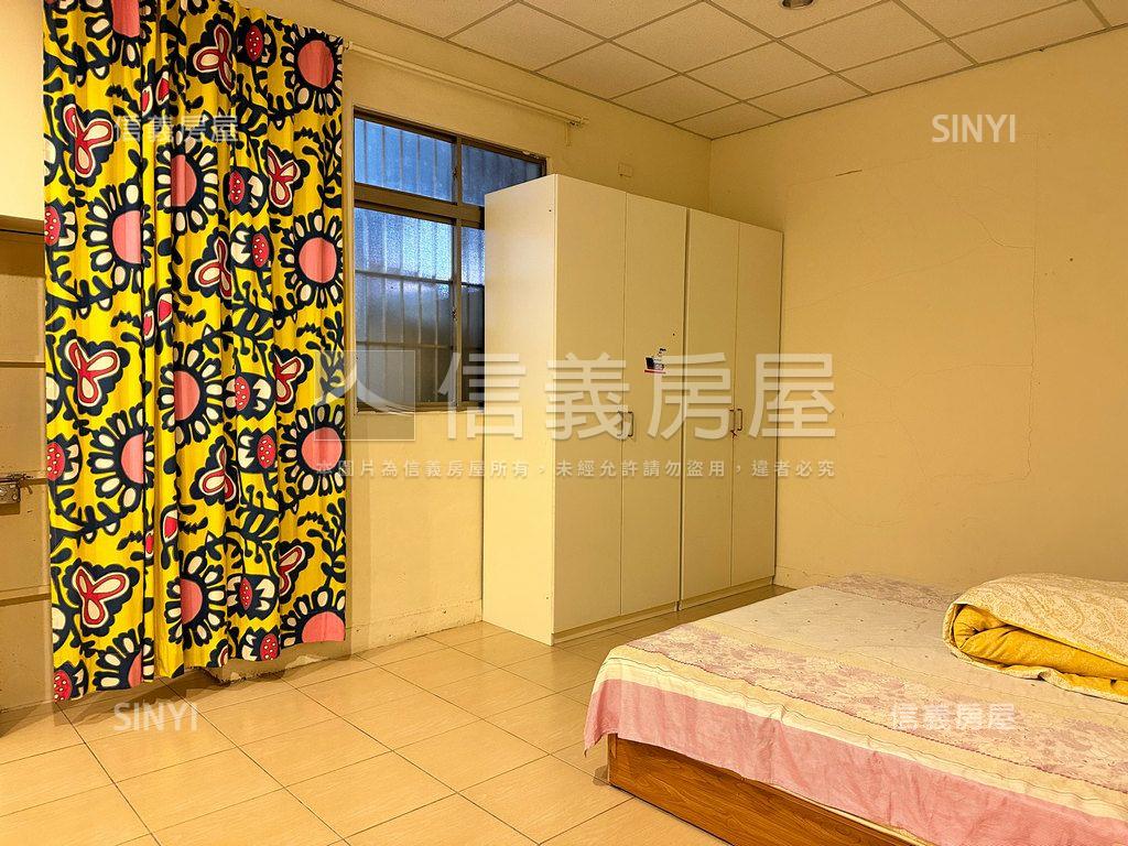 忠孝旁前後出入大面寬店面房屋室內格局與周邊環境