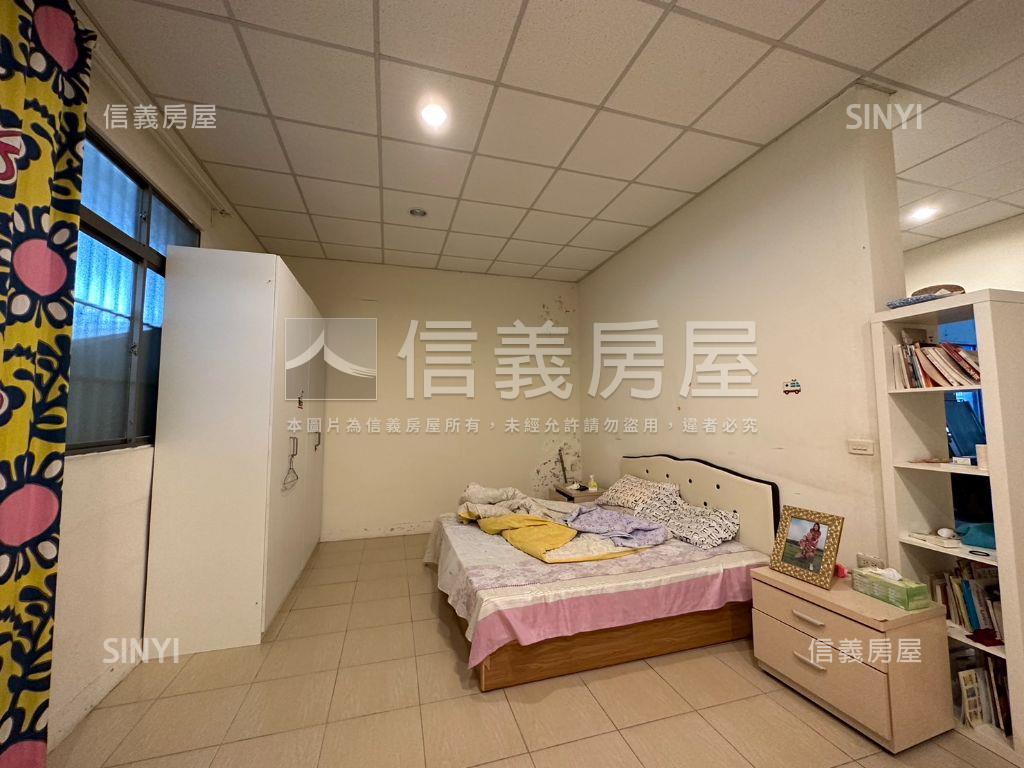 忠孝旁前後出入大面寬店面房屋室內格局與周邊環境