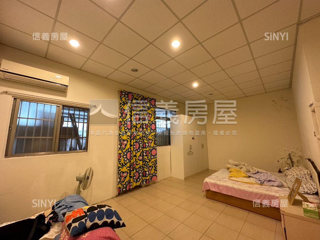 忠孝旁前後出入大面寬店面房屋室內格局與周邊環境