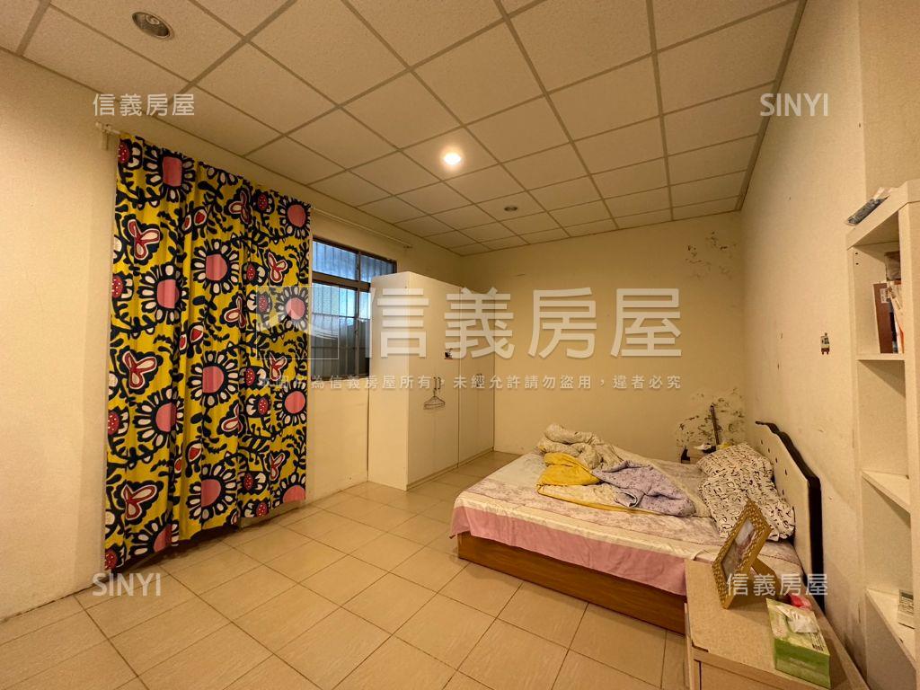 忠孝旁前後出入大面寬店面房屋室內格局與周邊環境