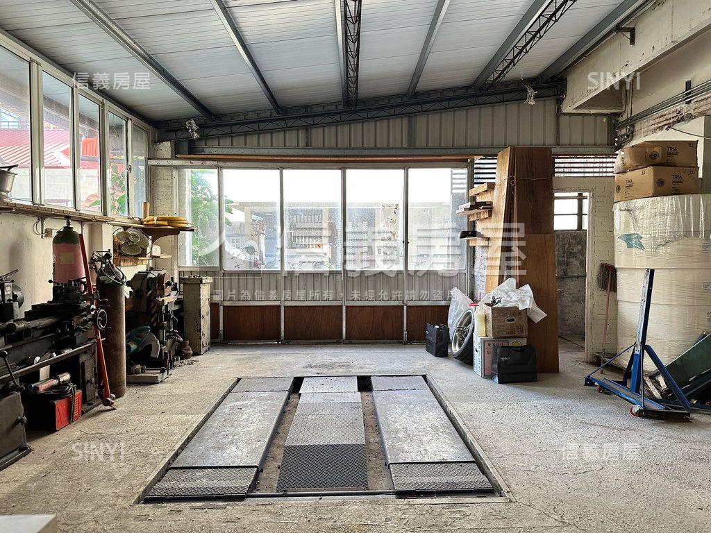 忠孝旁前後出入大面寬店面房屋室內格局與周邊環境