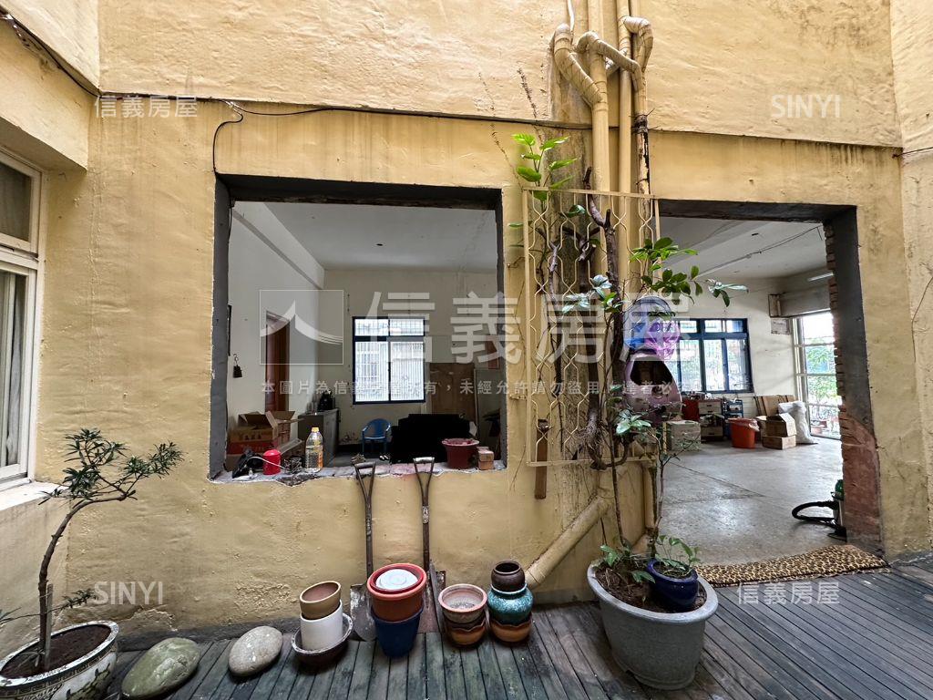 忠孝旁前後出入大面寬店面房屋室內格局與周邊環境