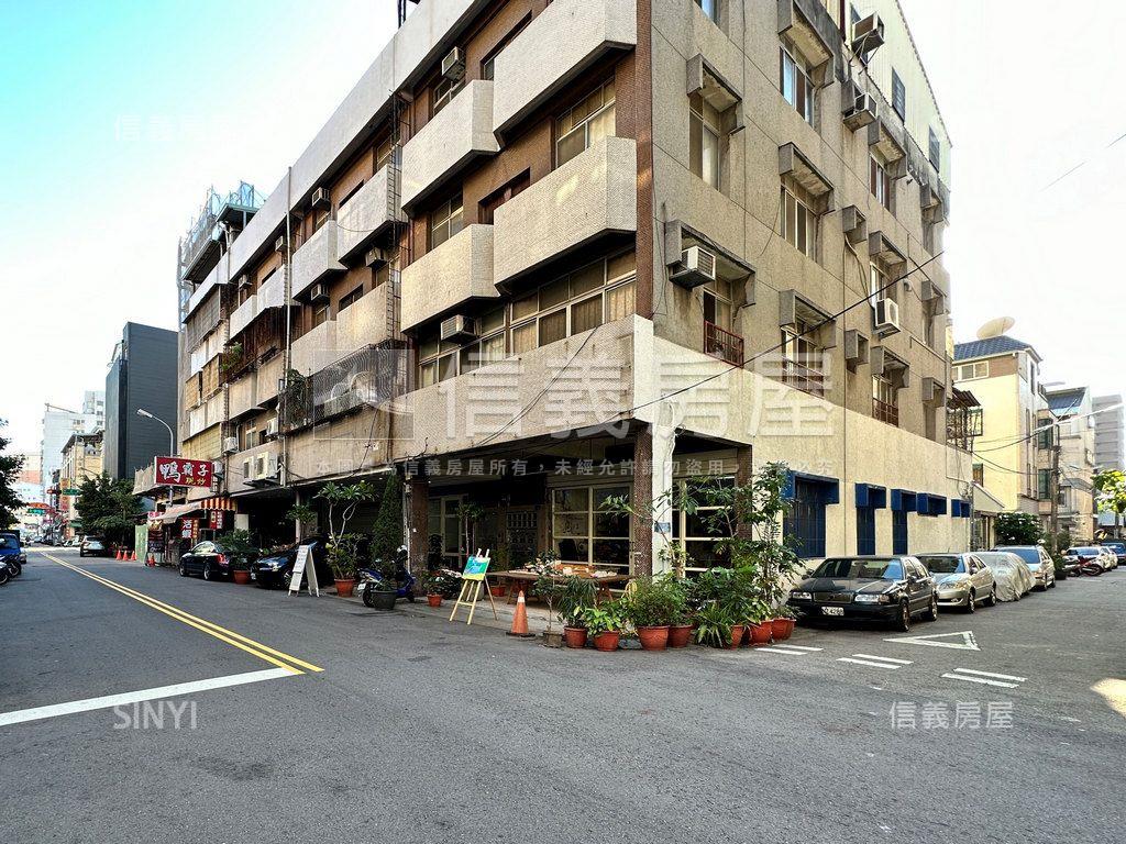 忠孝旁前後出入大面寬店面房屋室內格局與周邊環境