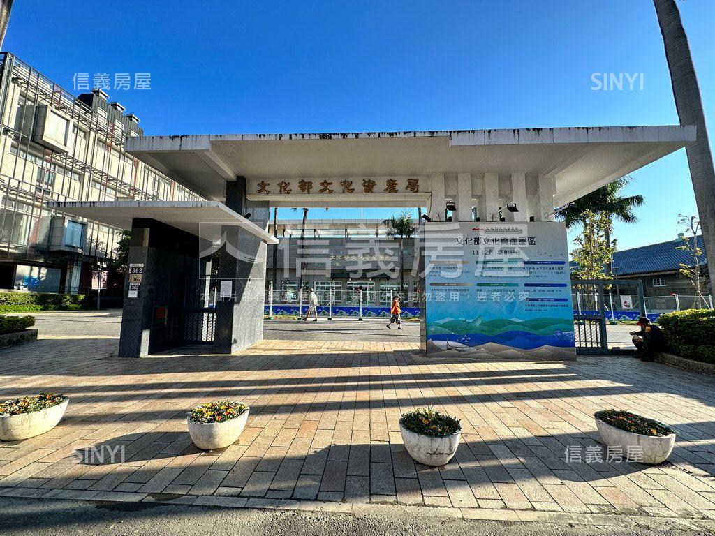 忠孝旁前後出入大面寬店面房屋室內格局與周邊環境