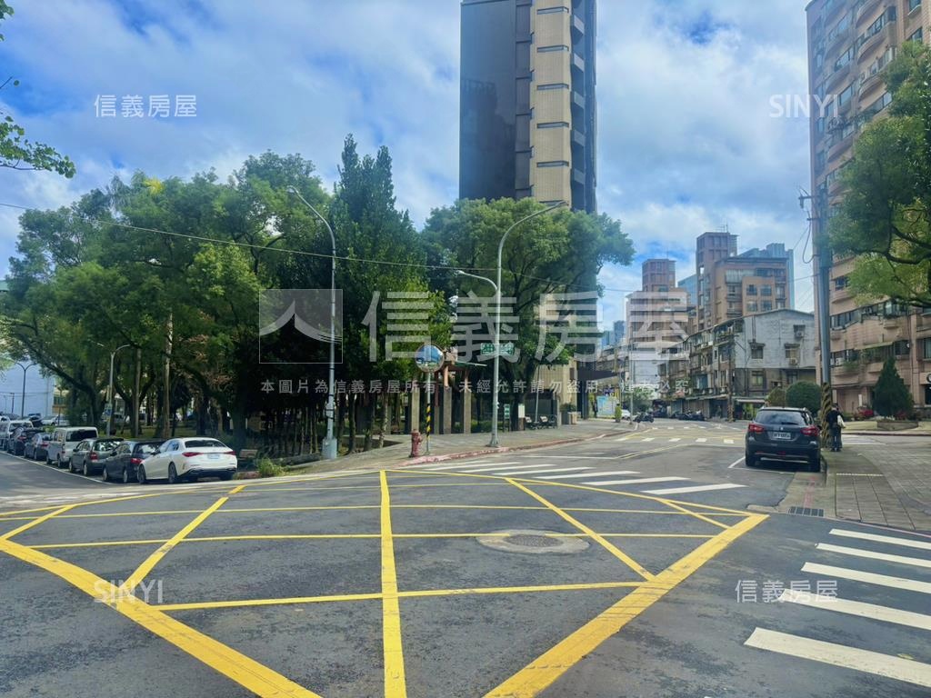 德杰羽森Ｂ３戶三房車位房屋室內格局與周邊環境