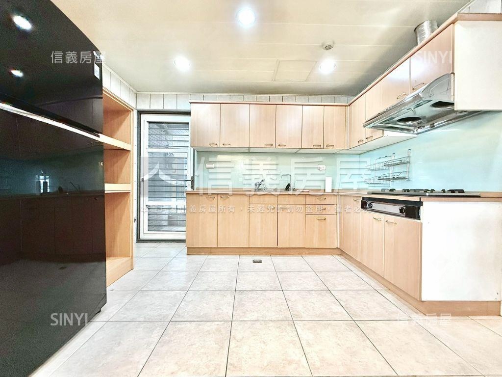 大地交響稀有四房雙平車位房屋室內格局與周邊環境