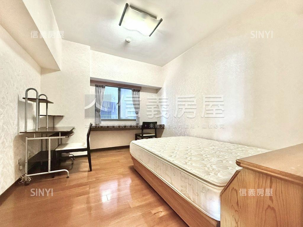 大地交響稀有四房雙平車位房屋室內格局與周邊環境