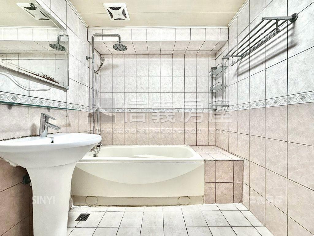 大地交響稀有四房雙平車位房屋室內格局與周邊環境