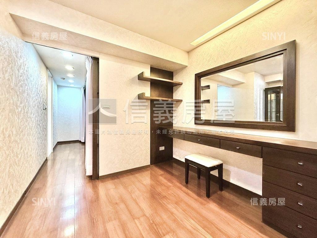 大地交響稀有四房雙平車位房屋室內格局與周邊環境