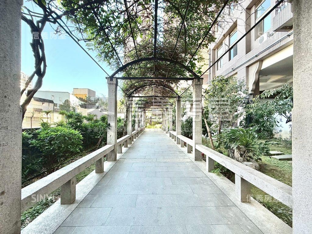 大地交響稀有四房雙平車位房屋室內格局與周邊環境