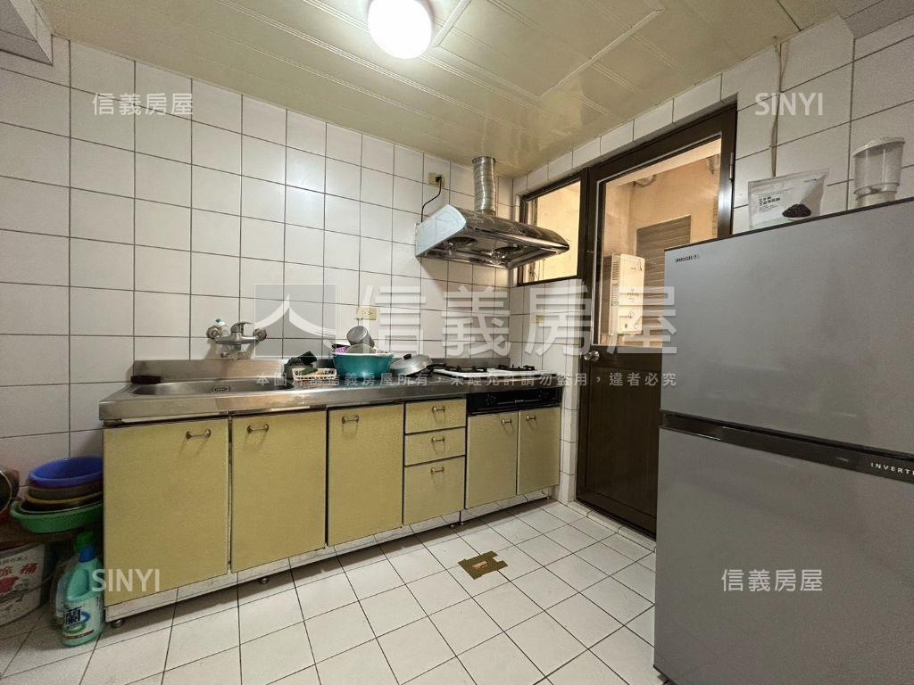 南港國宅．電梯三房房屋室內格局與周邊環境