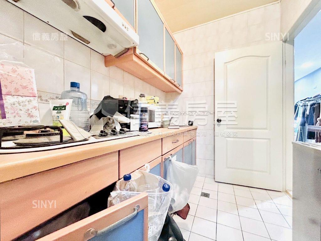 正河南路收租燙金店面房屋室內格局與周邊環境