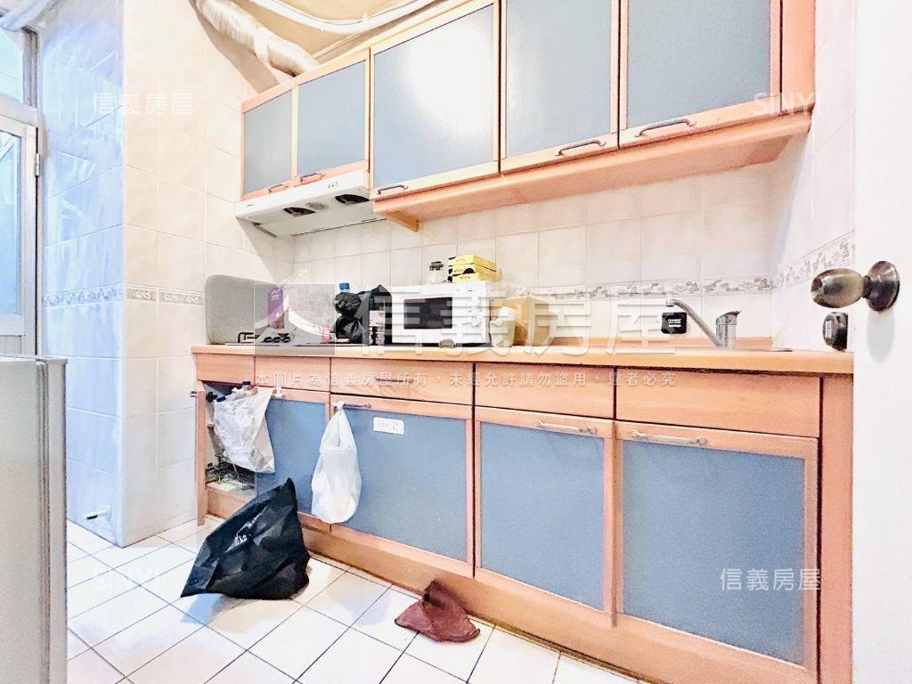 正河南路收租燙金店面房屋室內格局與周邊環境