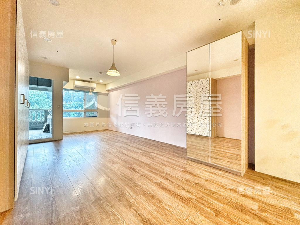 台北灣稀有綠景大空間房屋室內格局與周邊環境