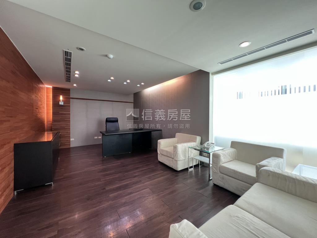 內科挑高帷幕辦公誠意出售房屋室內格局與周邊環境
