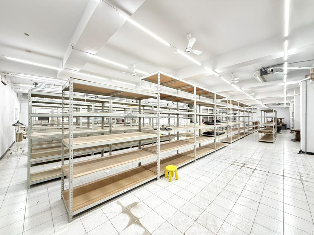 巨蛋｜無住字樣｜百坪店鋪房屋室內格局與周邊環境