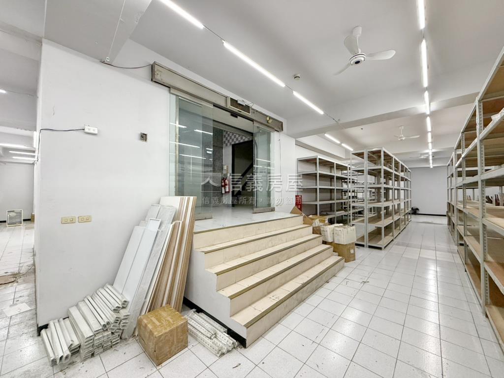 巨蛋｜無住字樣｜百坪店鋪房屋室內格局與周邊環境