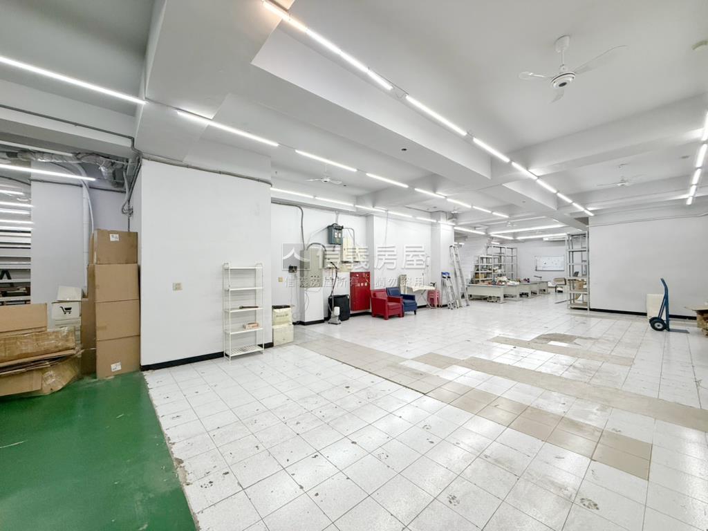 巨蛋｜無住字樣｜百坪店鋪房屋室內格局與周邊環境