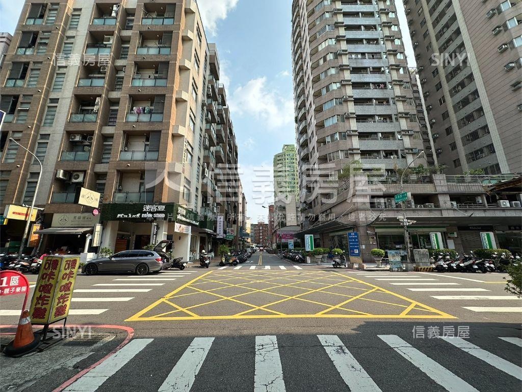 面寬８米多近捷運挑高店面房屋室內格局與周邊環境