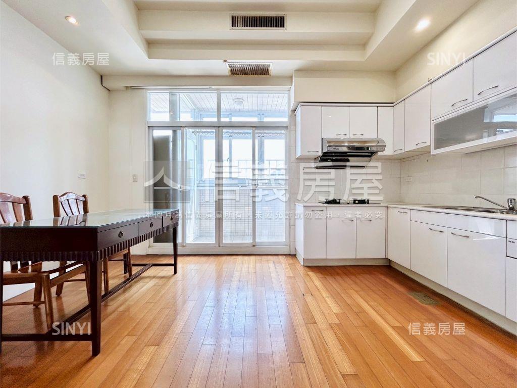 酷三木日光大３房休旅車位房屋室內格局與周邊環境