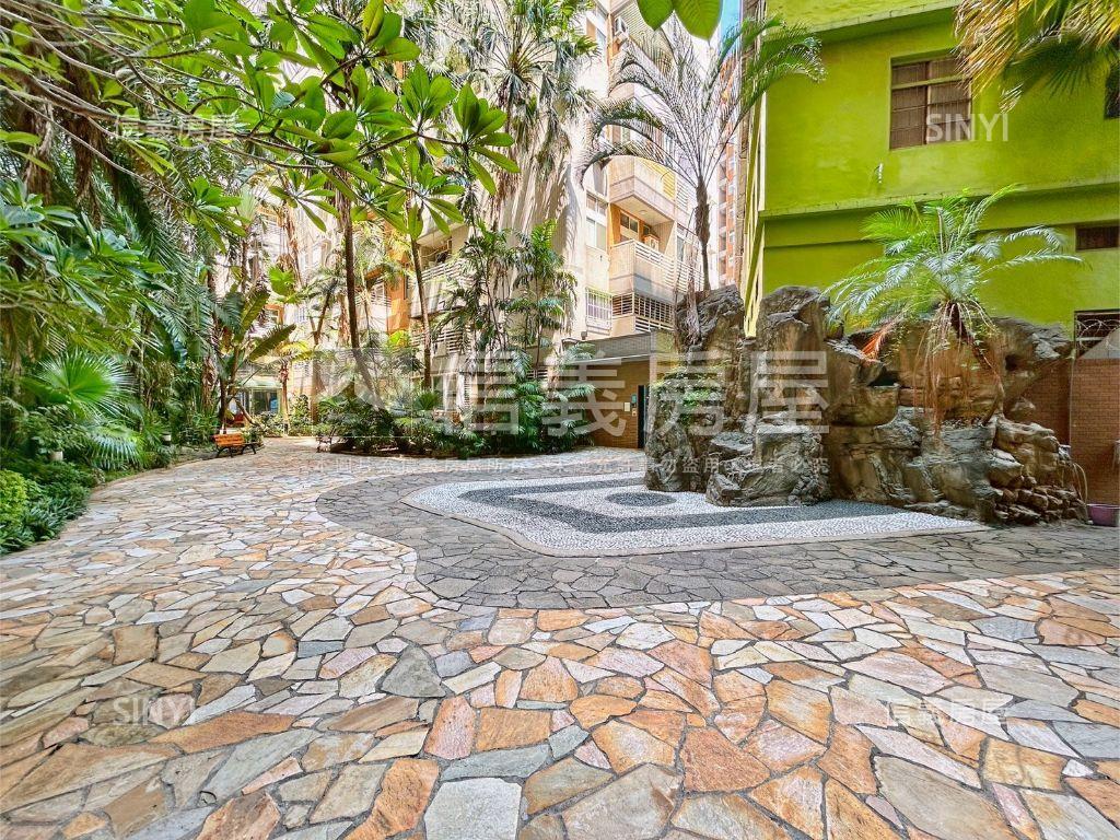 酷三木日光大３房休旅車位房屋室內格局與周邊環境